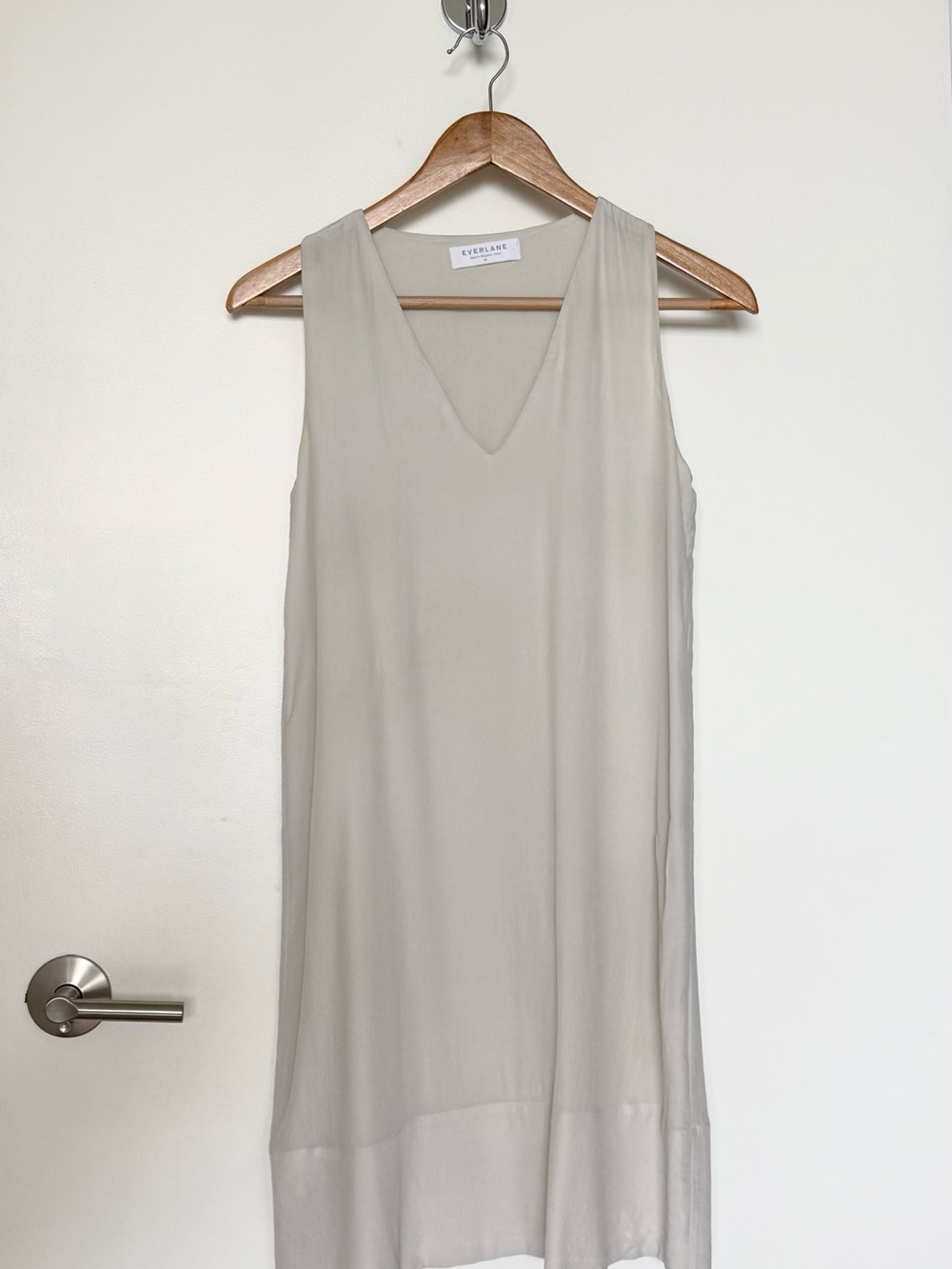 Everlane Sz 00 - Sleeveless Silk Shift Dress in Light Grey